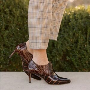 Inez Marisol 70 in Cocoa Croco Emboss 6 W